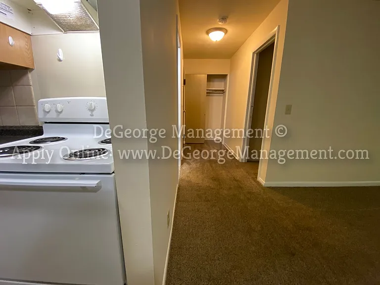 Woodside Court Apartments — Photo 26