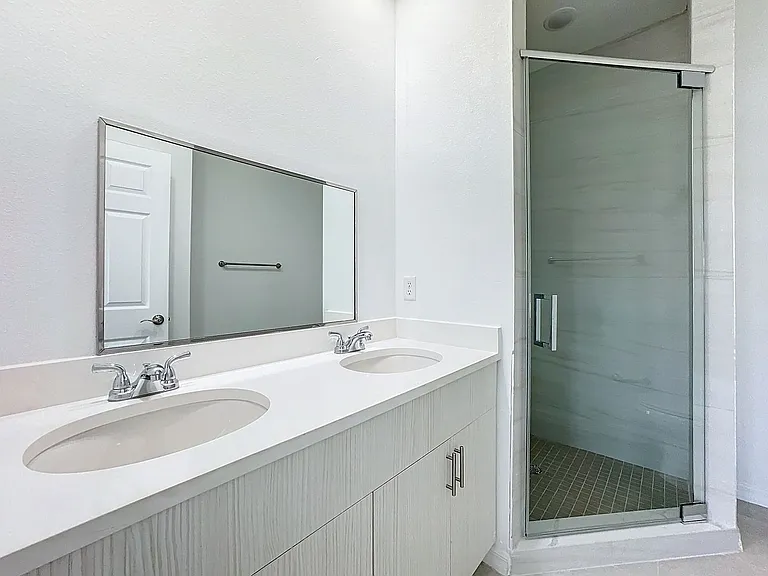 1748 Barton Towne Cir — Photo 44