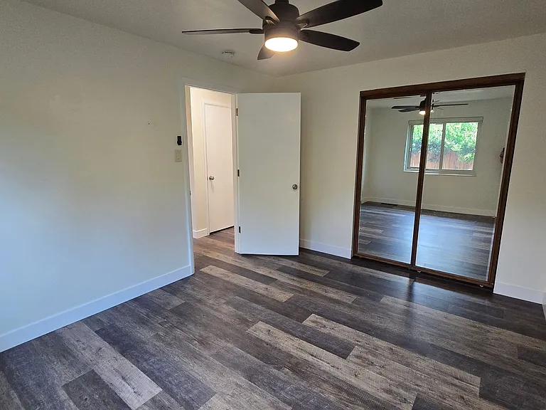 100 Hunter Lake Dr — Photo 16