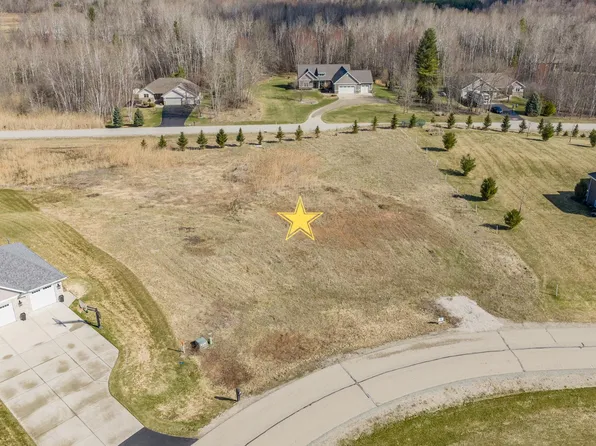 2835 Stone Creek Cir, Green Bay, WI 54313