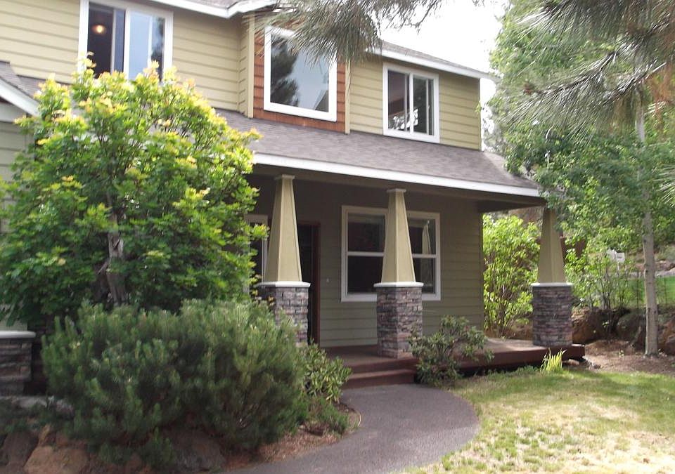 Tucked in a cul-de-lac, this quiet house