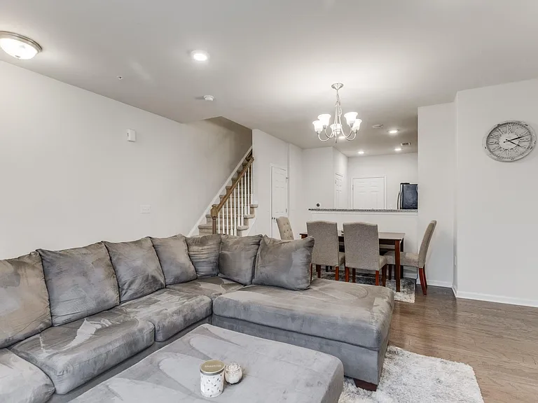 22 Veterans Dr — Photo 8