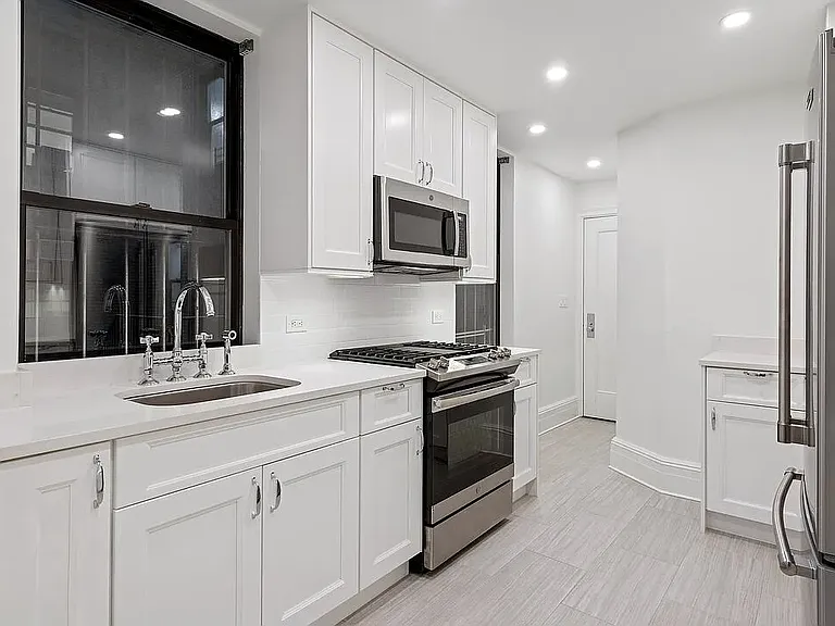 1085 Park Ave #13B — Photo 10