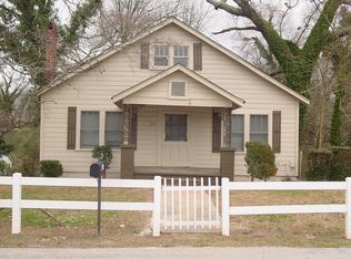 1048 Riverside Ter, Gainesville, GA 30501