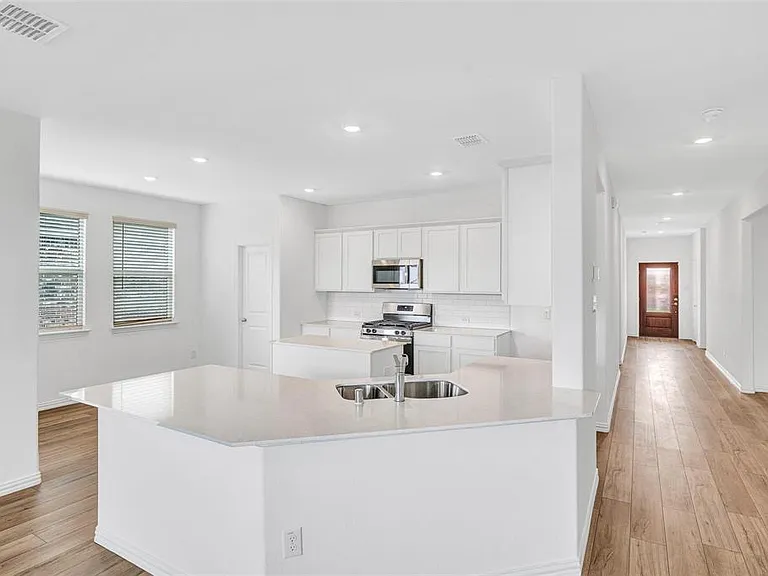 5108 Wilder Ave — Photo 3
