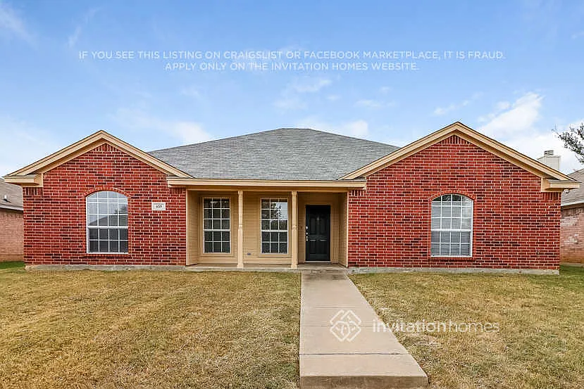 659 NW Summercrest Blvd Burleson, TX 76028 — Photo 2