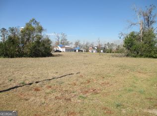 42 4th Ave, Hazlehurst, GA 31539