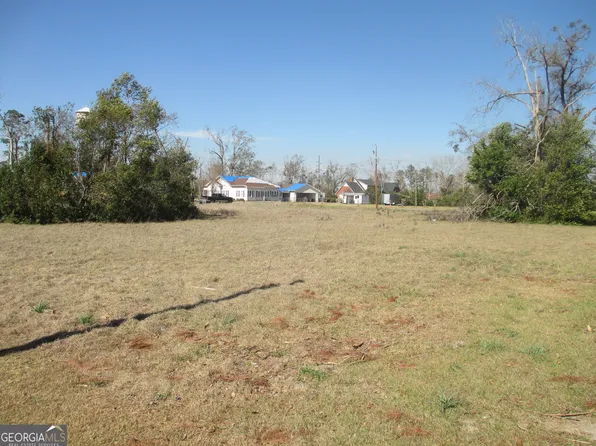 42 4th Ave, Hazlehurst, GA 31539