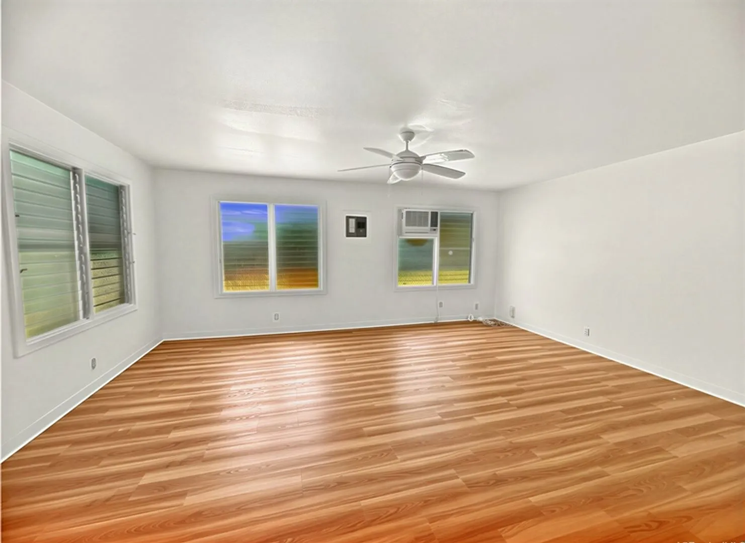 Single Family 3 Bedroom/1 Bath — Photo 4