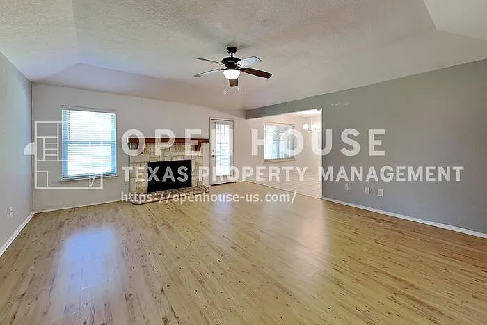 3 bed, 2.0 bath, 1566 sqft, $1,995 — Photo 3