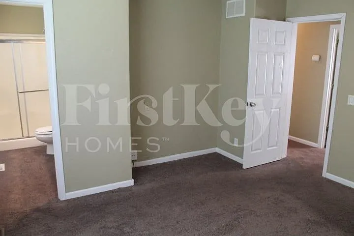 3 bed, 2.0 bath, 1296 sqft, $1,800 — Photo 1