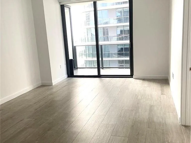 45 SW 9th St #3707 — Photo 8