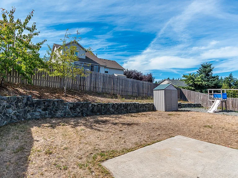 1725 SW Nienhuis St — Photo 17