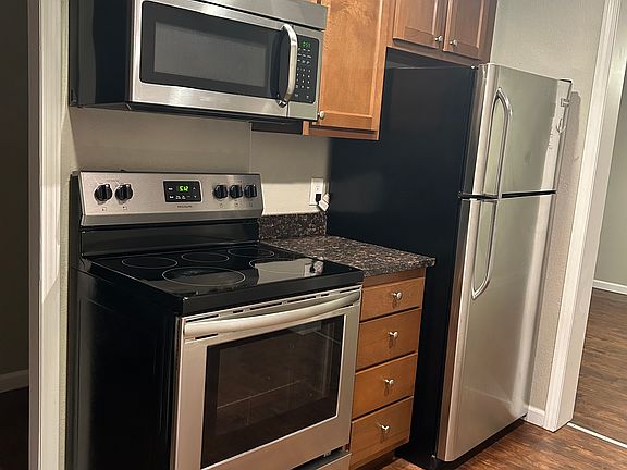3rd image of 104 Waterbury Ct #104