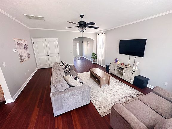 5th image of 511 Sebastian Dr