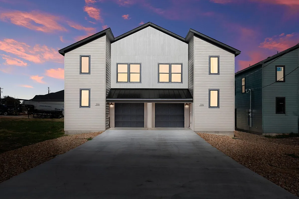Building Photo - 306 S Avenue P #B