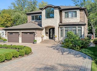 813 Glenshire Rd, Glenview, IL 60025