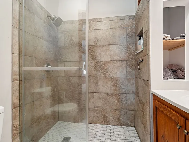 74 Shethar St #UPPER STUDIO — Photo 9