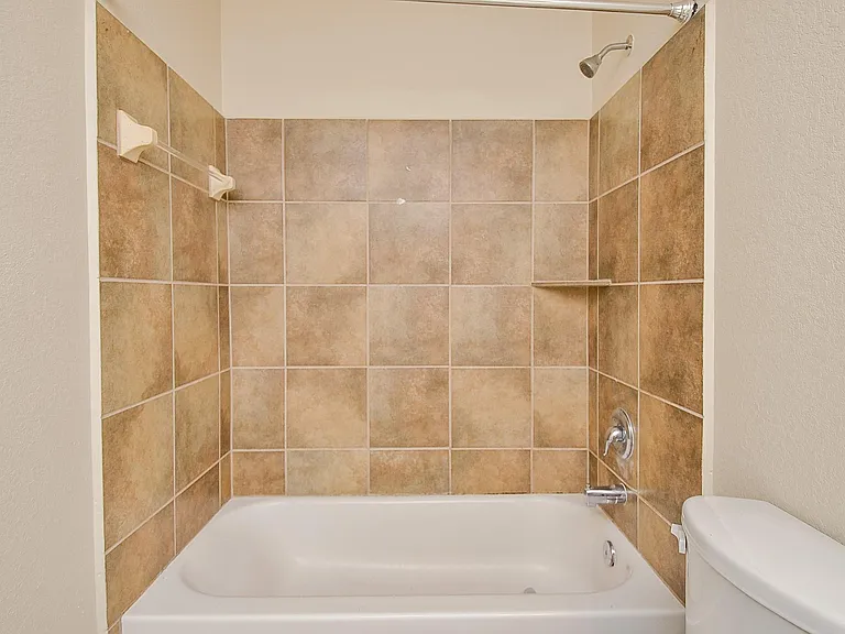 21610 Yeaney Dr — Photo 28