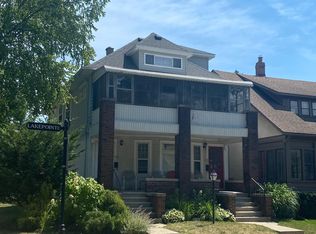 1096 Lakepointe St, Grosse Pointe Park, MI 48230