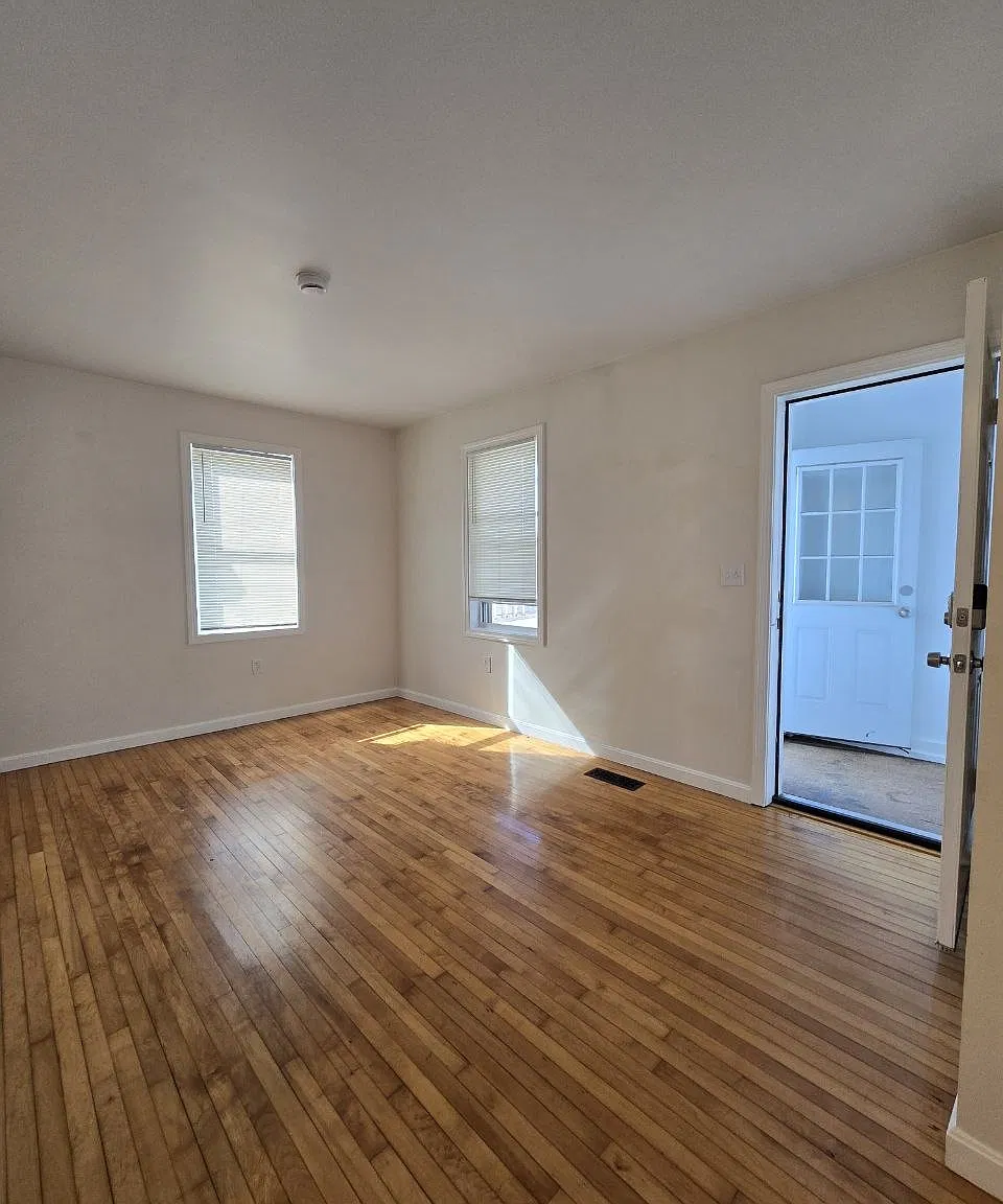 2 bed, 800 sqft, $2,050 — Photo 3