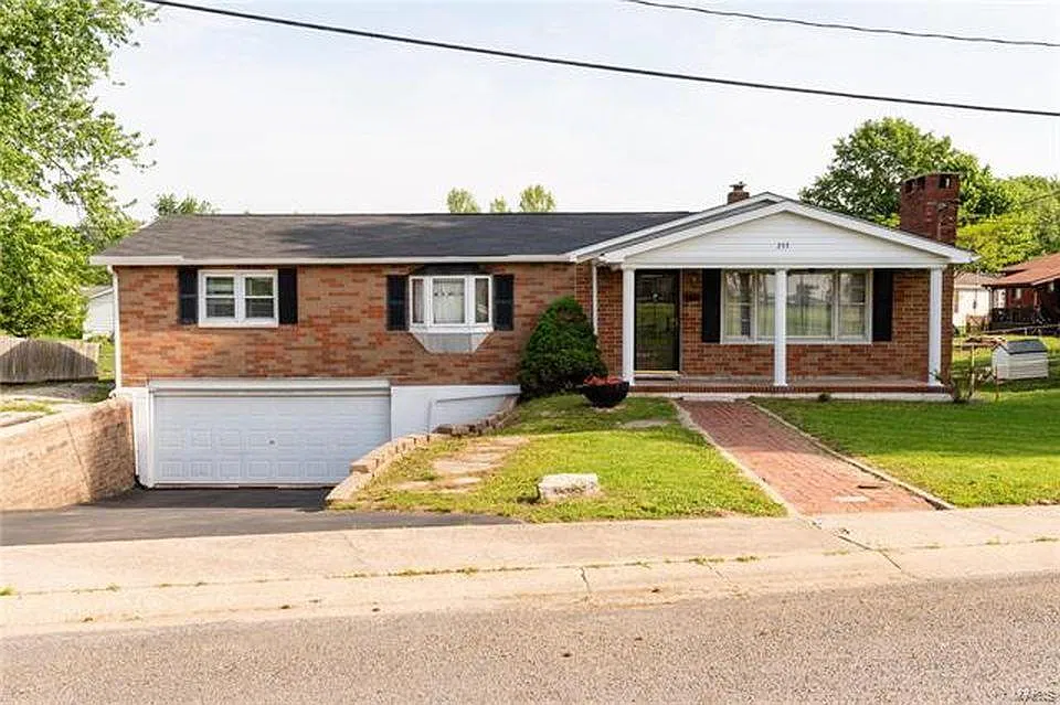 3 bed, 1404 sqft, $1,425 — Photo 1