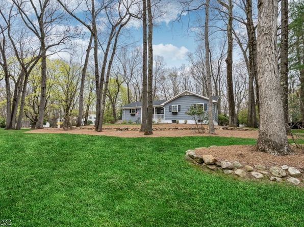 13 E Elbrook Dr, Allendale Boro, NJ 07401