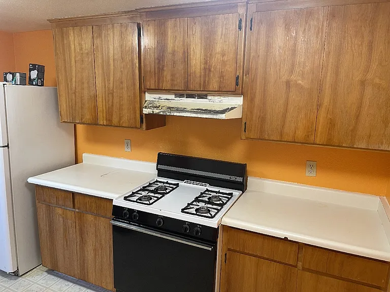 1092 Humboldt Ave — Photo 10
