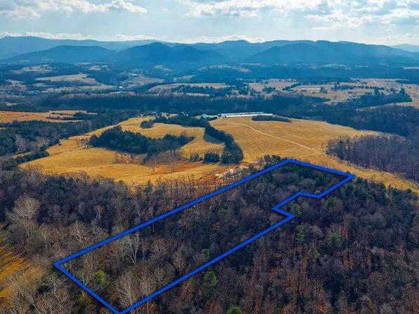 8 Promise Ln, Stanley, VA 22851