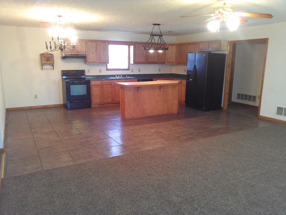 3 bed, 1300 sqft, $1,395 — Photo 2