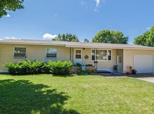 415 16th St, Belle Plaine, IA 52208