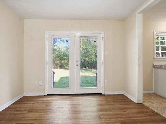 4th image of 3640 Merritt St