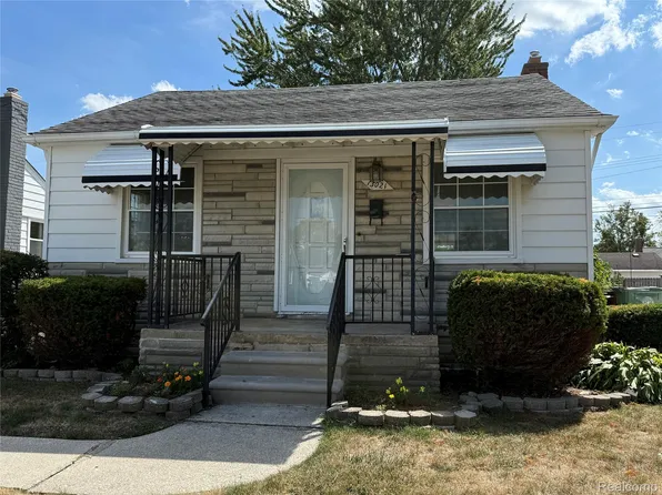 13021 Cunningham St, Southgate, MI 48195