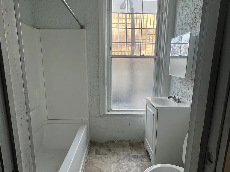 212-218 E 2nd St #1 — Photo 10