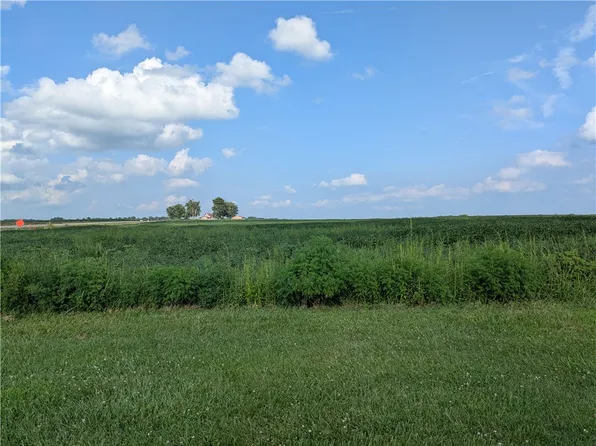 300 Street, Casey, IL 62420