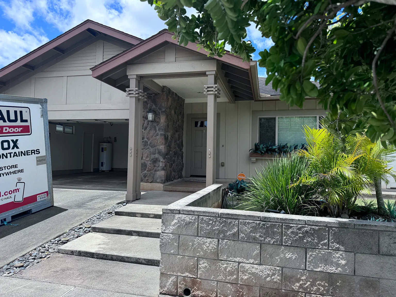 3 bed, 2.5 bath, 2108 sqft, $4,200 — Photo 1