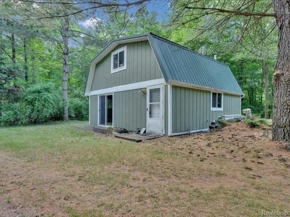 4835 Little Cedar Creek Dr, Attica, MI 48412
