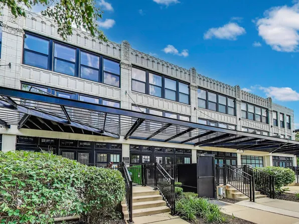 1071 W 15th St Unit 209, Chicago, IL 60608
