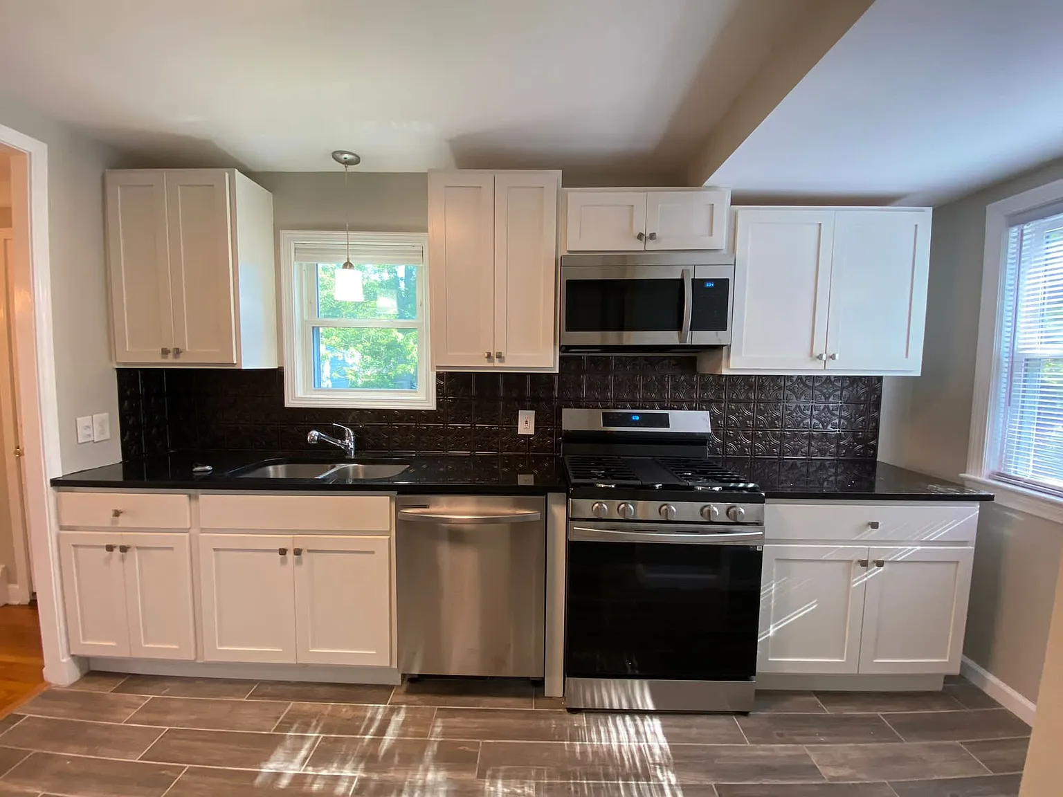 3 bed, 1.5 bath, 1150 sqft, $1,850 — Photo 3