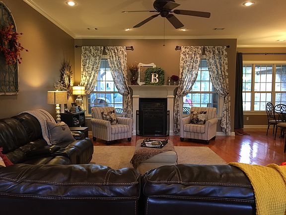 Great Room w/ Fireplace