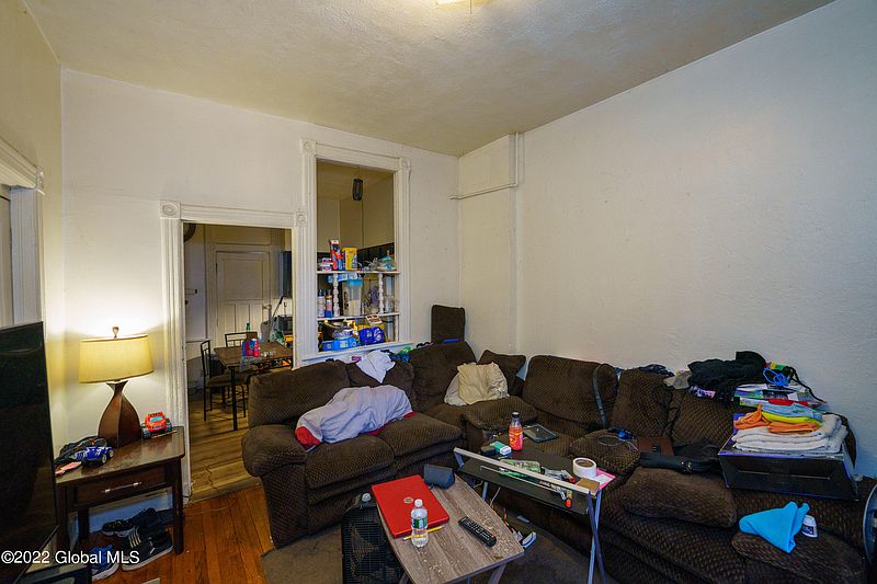 4th image of 611 Clinton Avenue