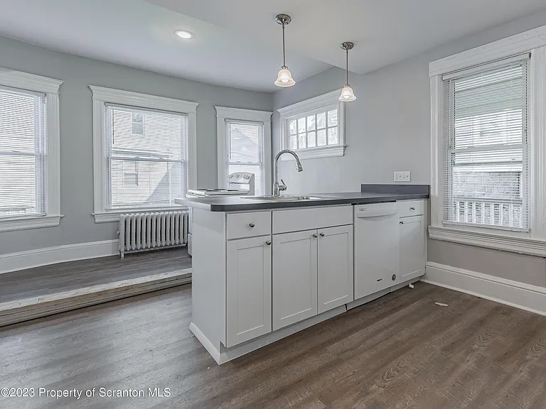 802 Quincy Ave — Photo 4