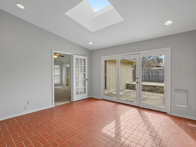 9738 Windham Dr — Photo 4