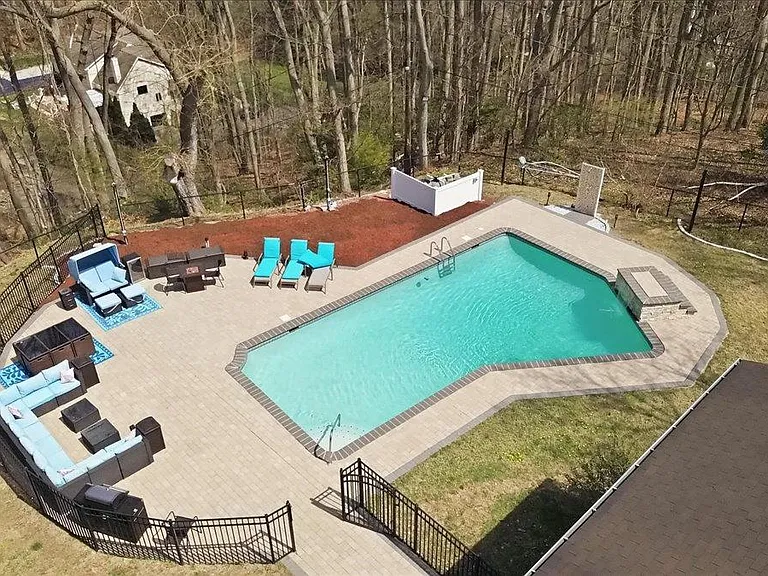 263 Oyster Bay Rd — Photo 31
