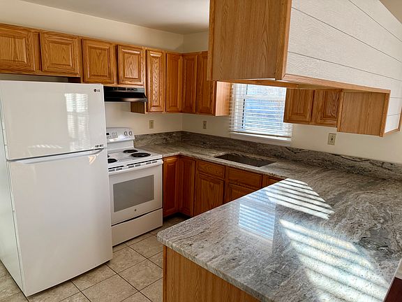 5th image of 2703 Arctic Ave #A