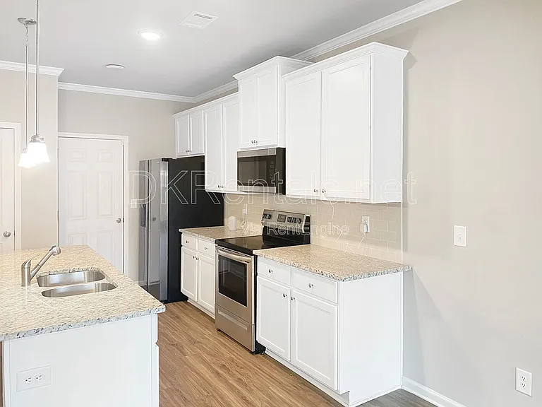 5108 Fox Den Rd — Photo 8