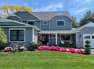 11 Peppermint Rd, Commack, NY 11725