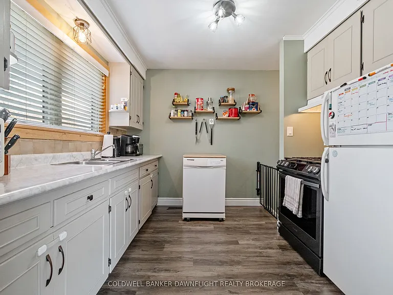 105 Wellington St W — Photo 10