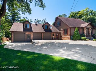 3S253 Tracy Pl, Warrenville, IL 60555