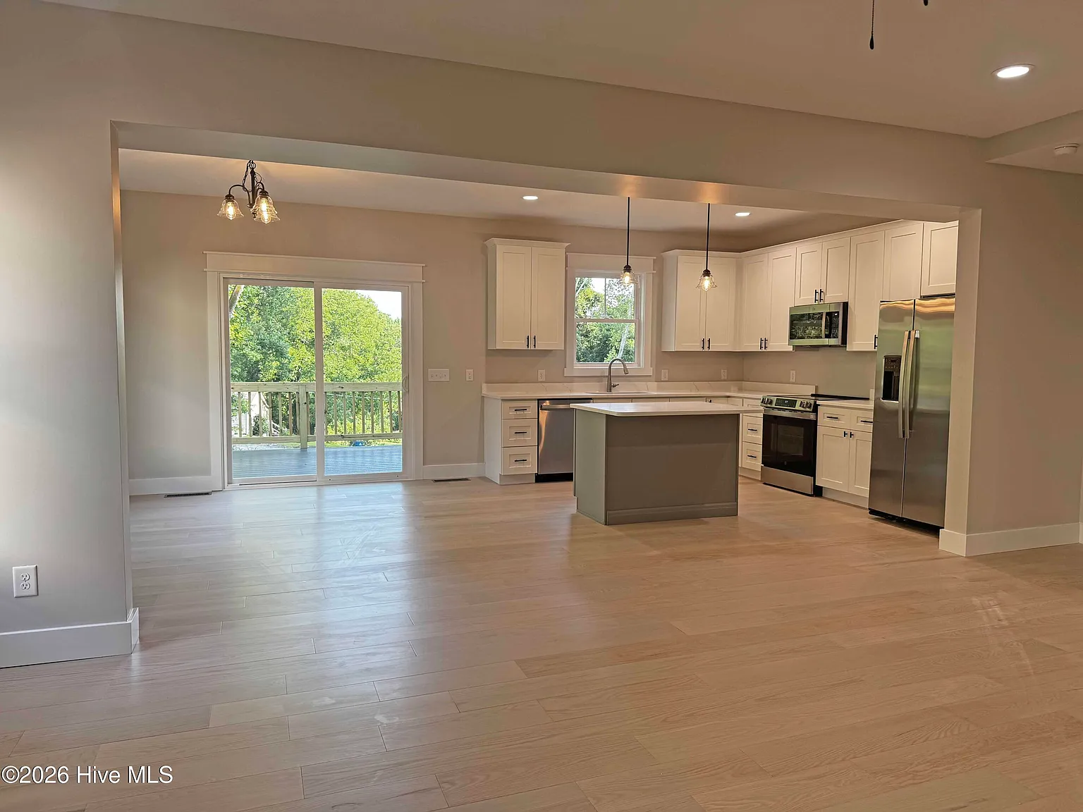 3 bed, 2.5 bath, 1886 sqft, $1,750 — Photo 2